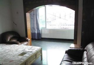 小市杜家街带阳台大单间分租 月付可长租可短租无中介费 - 泸州28生活网 luzhou.28life.net