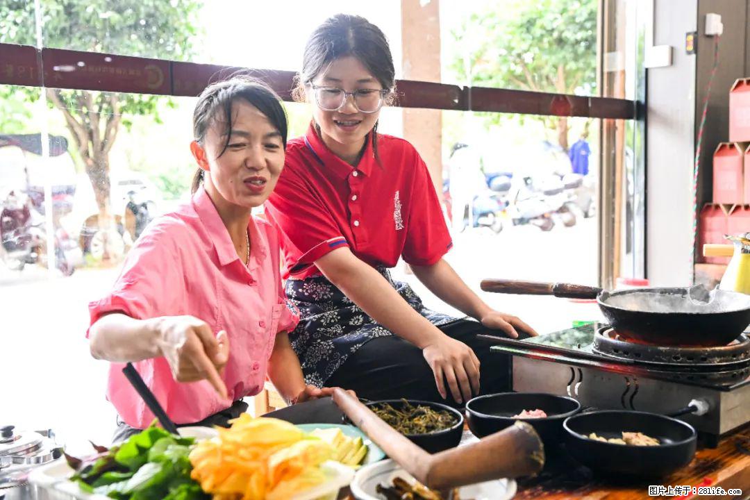 全网追的“扁担女孩”，找了一份暑假工，时薪12元 - 泸州生活资讯 - 泸州28生活网 luzhou.28life.net